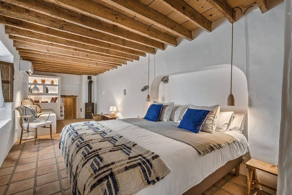 Entire apartment, Apartment-Exclusive-Ensuite with Shower-Terrace-Historic building in Canillas de Aceituno, Málaga Province