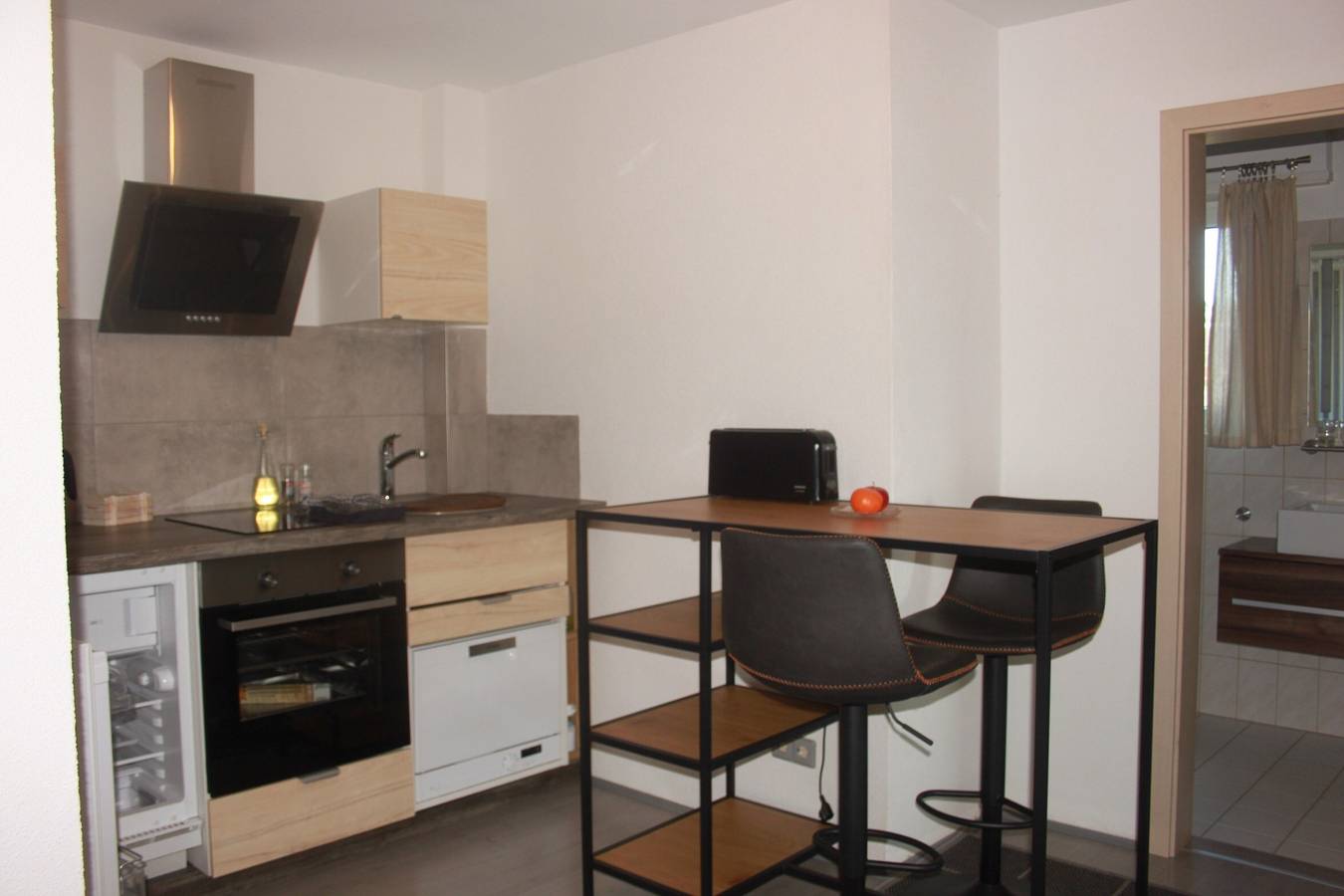 Ganze Wohnung, Apartment '2-Raum-A43 mit Küche', Gemeinschaftsgarten & Wlan in Lörrach, Südschwarzwald