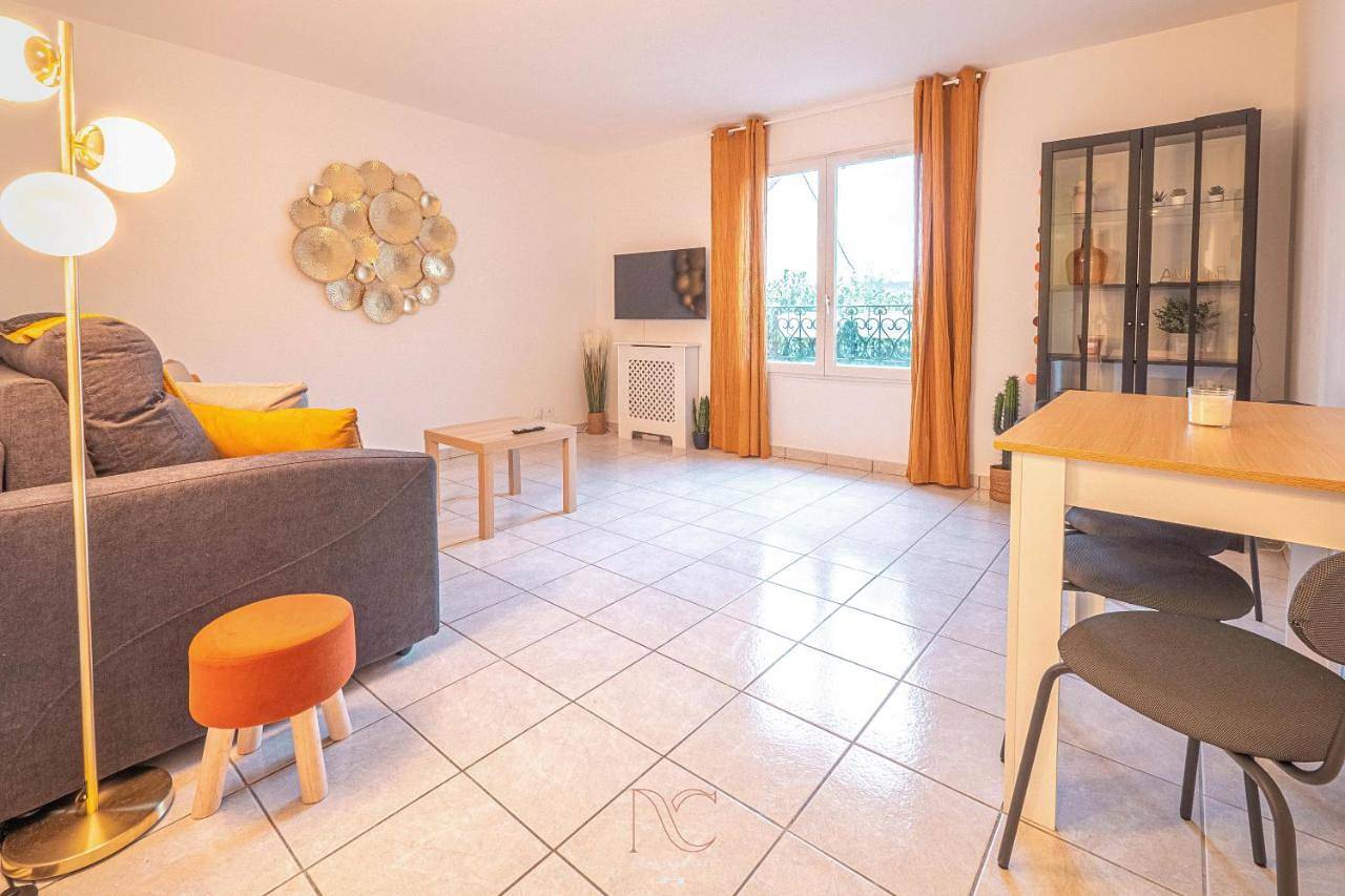 Appartement entier, One-Bedroom Apartment in Villeneuve-le-Comte, Seine-et-Marne