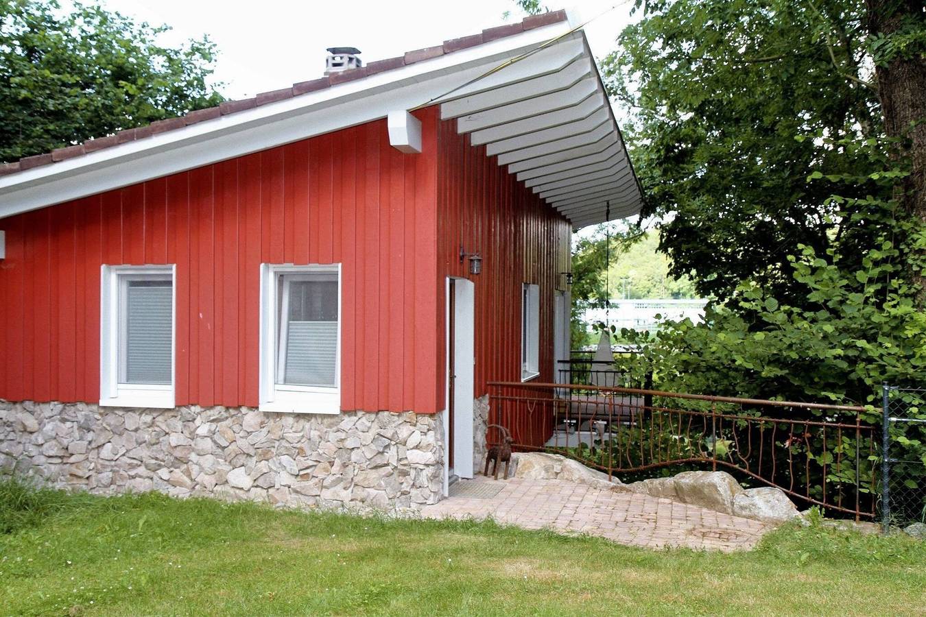 Holiday Home 'Gästehäusle' with Private Garden, Balcony and Wi-Fi in Waldshut-Tiengen, Southern Black Forest