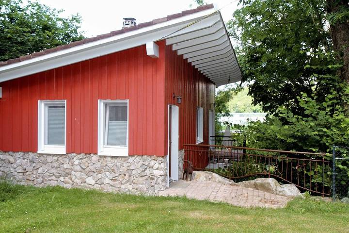 Casa de férias 'Gästehäusle' com jardim privado, varanda e acesso Wi-Fi in Waldshut-Tiengen, Floresta Negra do Sul