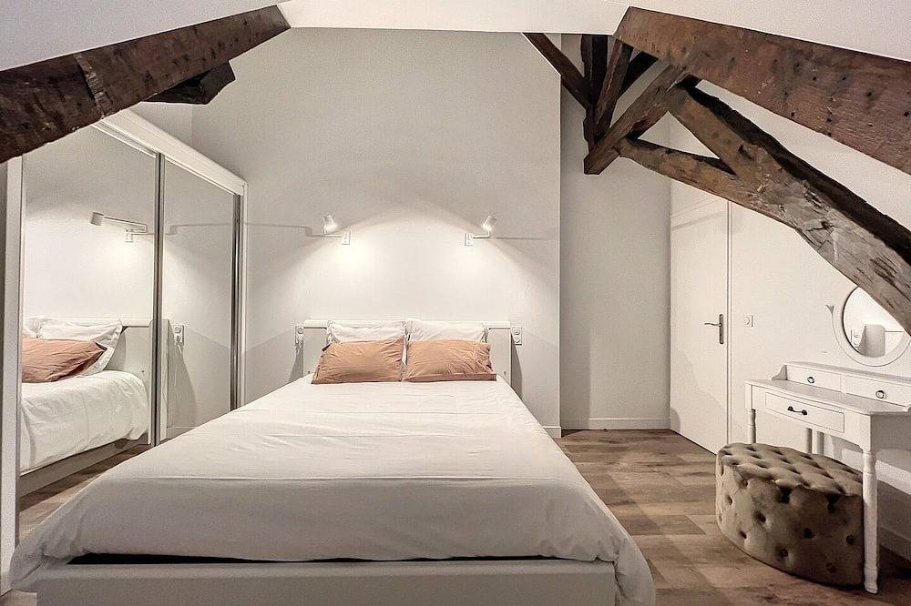 Entire apartment, Le Laurencin Sens - In the heart of town, in a quiet area - Le Comble (2 bedrooms) in Sens, Yonne