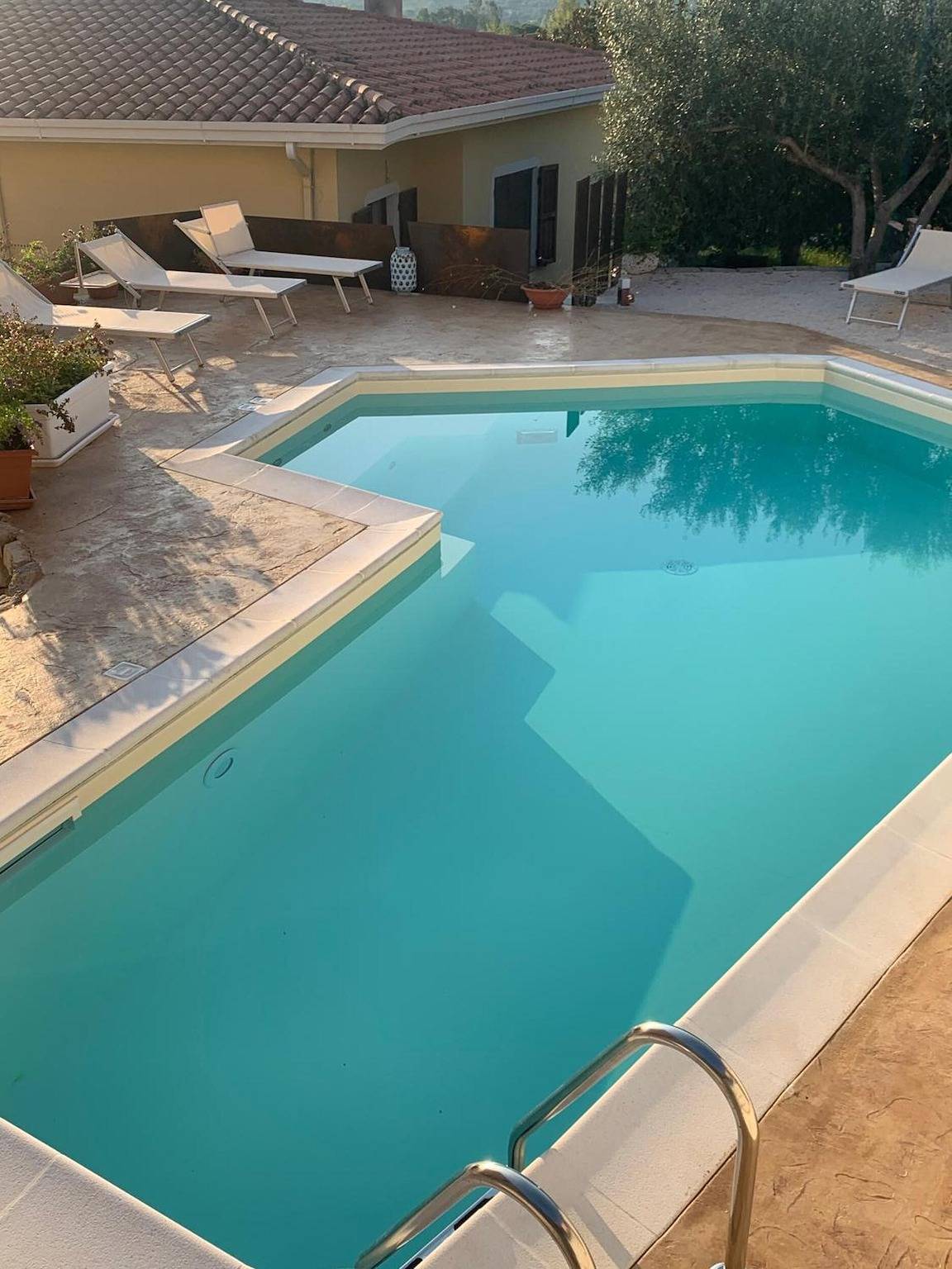 Ganzes Studio, Apartment 'New Orange Studio' in Limpiddu, Budoni – mit Pool, Terrasse & Parkplatz in Limpiddu, Budoni