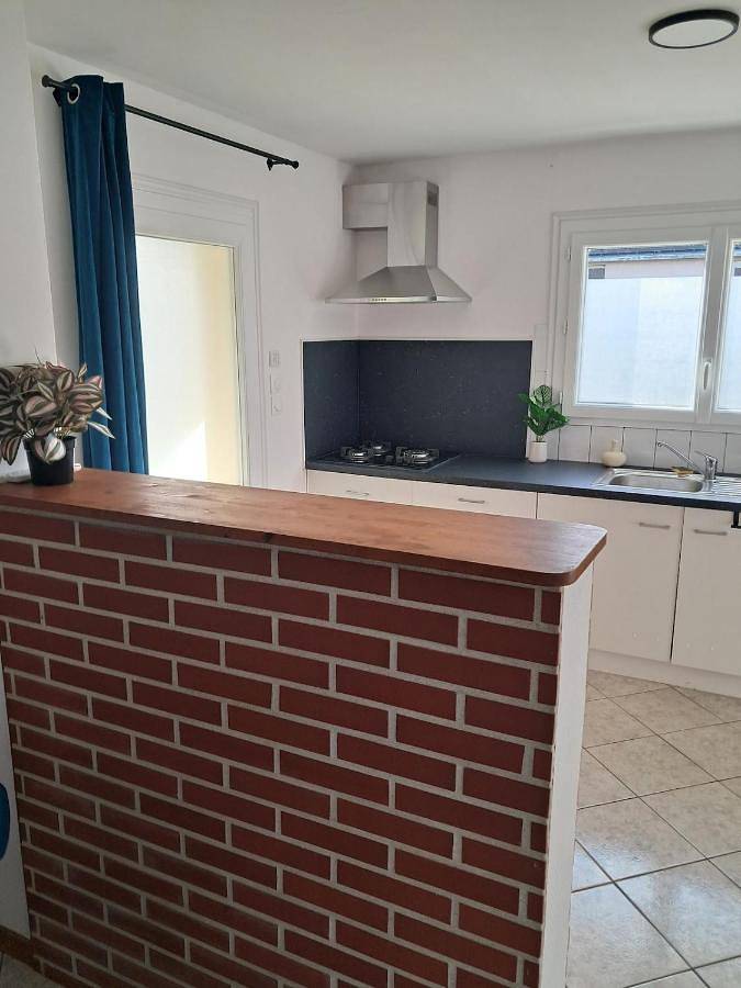 Appartement entier, Charmant duplex rénové avec cour privée in Nevoy, Région de Montargis