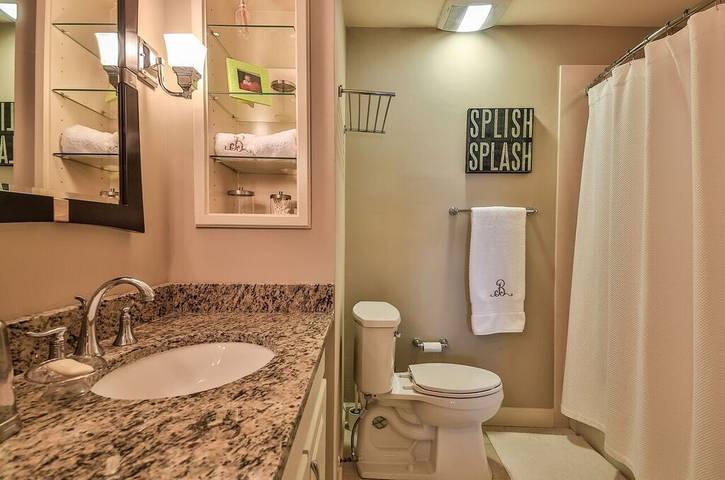 Vacation rental for 6 people, with balcony and pool in Wild Dunes