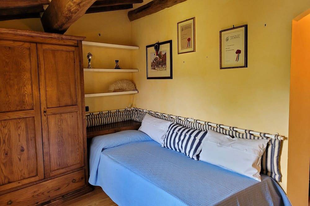 Geheel appartement, Romantic apartment located in a hamlet in the Sienese countryside in Monticiano, Provincie Siena