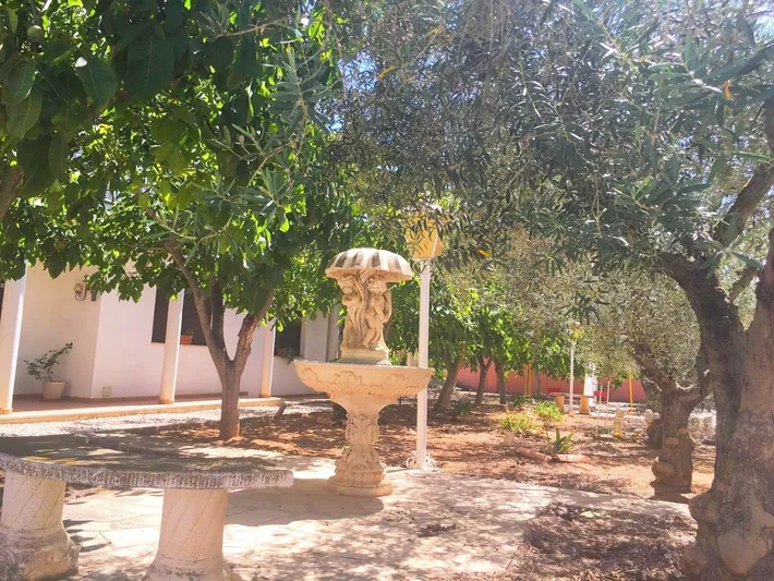 Hôtel pour 4 personnes, avec vue et balcon ainsi que jardin et piscine - 1