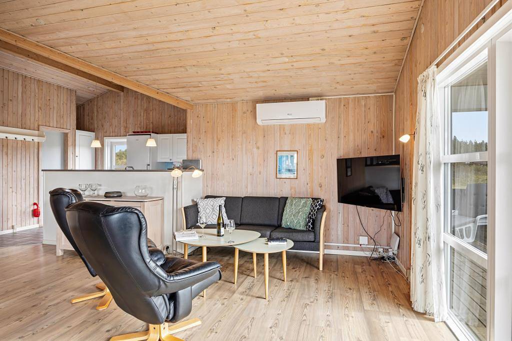 Gemütliches Ferienhaus mit Kaminofen und Sauna in Vejers Strand in Vejers Strand, Varde