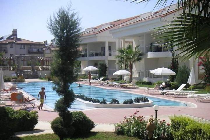 Apartamento de vacaciones para 5 personas, con jardín además de balcón y piscina - 1