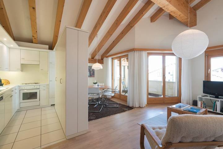 Appartement entier, Chesa Cravunera – Dachwohnung mit Galerie & Bergblick in Furtschellas, Segl