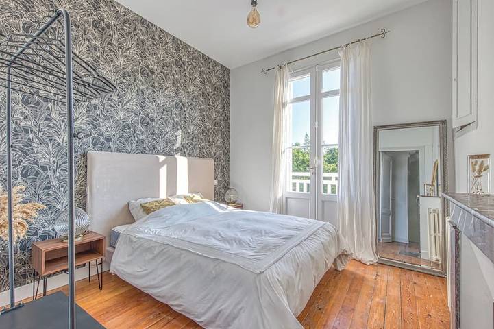 Location de vacances pour 12 personnes, avec balcon ainsi que piscine et jardin dans Office De Tourisme D Arcachon - 4