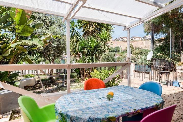 Casa vacanza per 5 persone, con giardino, adatto a famiglie con bambini in Porto Empedocle