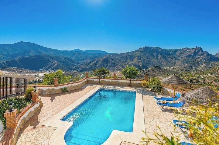 Villa for 6 people, with garden and hot tub - 1