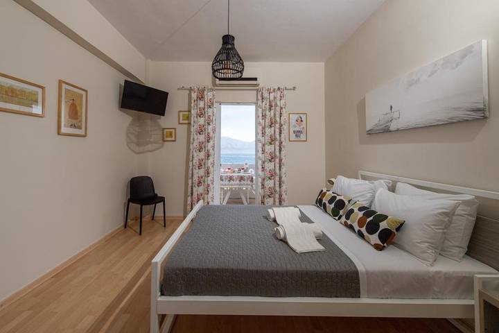 Gîte pour 4 personnes, avec vue et jardin dans Selianitika - 3