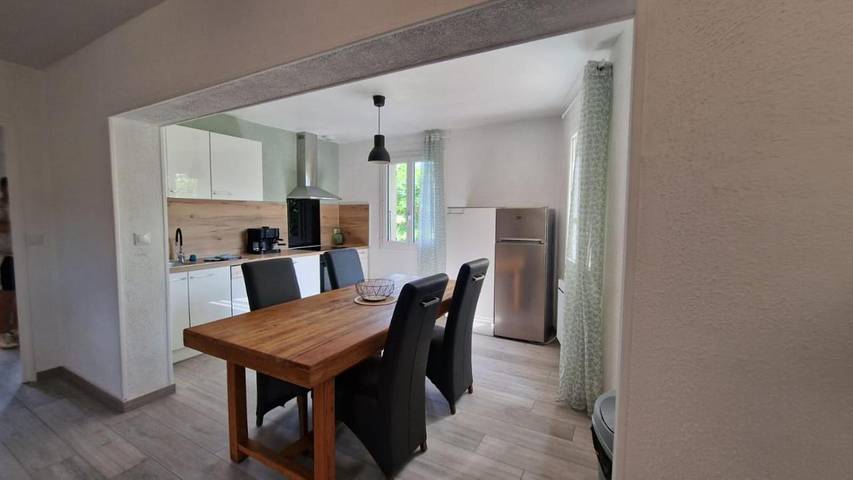 Location de vacances pour 4 personnes, avec vue et terrasse à Lachapelle-sous-Aubenas