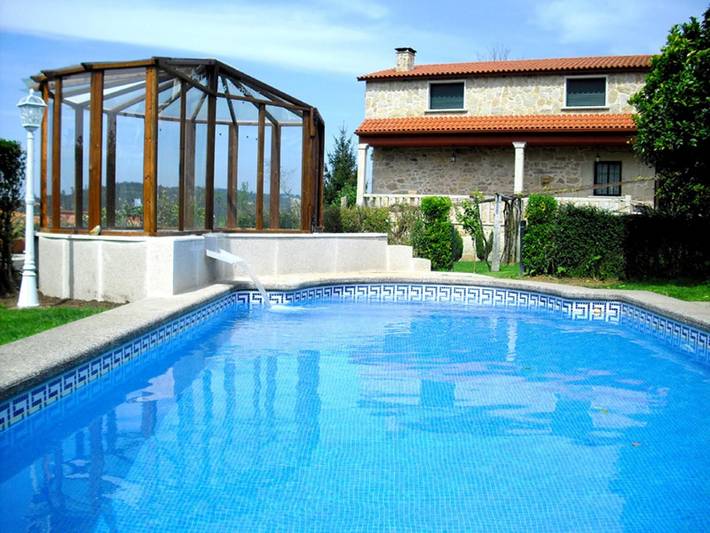 Casa de vacaciones para 13 personas, con jardín además de piscina y terraza, Se admiten mascotas en Galicia