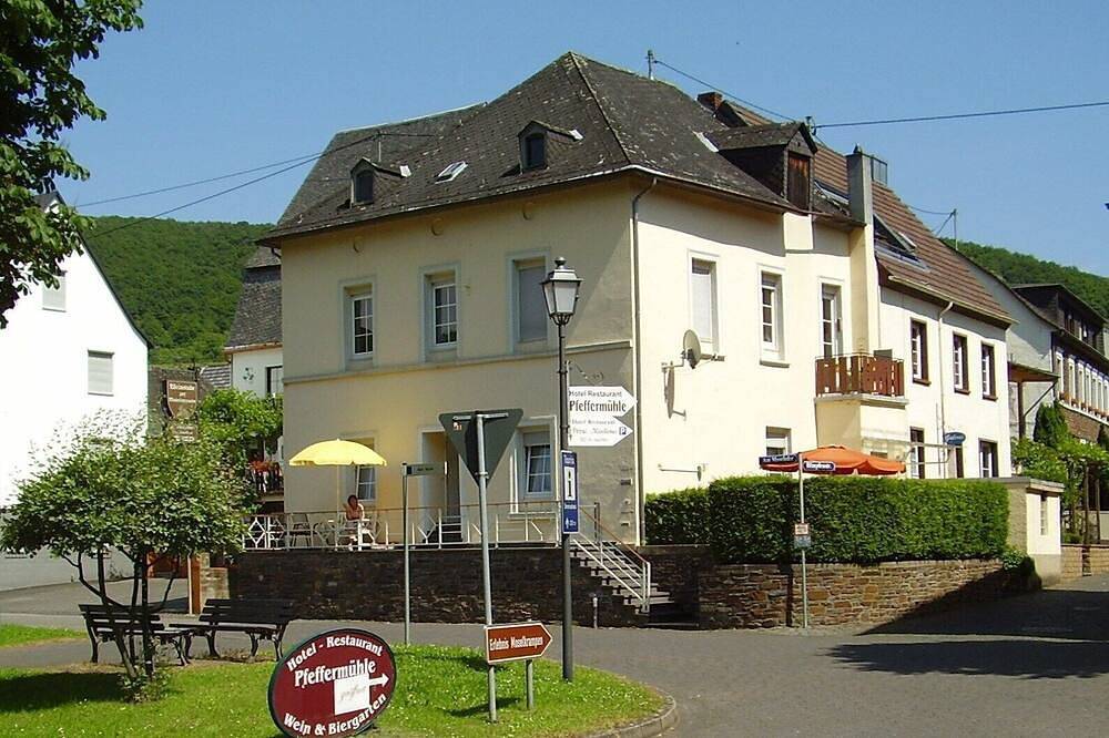 Ganze Wohnung, Schöne Fw mit Blick auf die Weinberge/am Moselufer/2 Terrassen nur für Sie in Bruttig-Fankel, Cochem-Zell