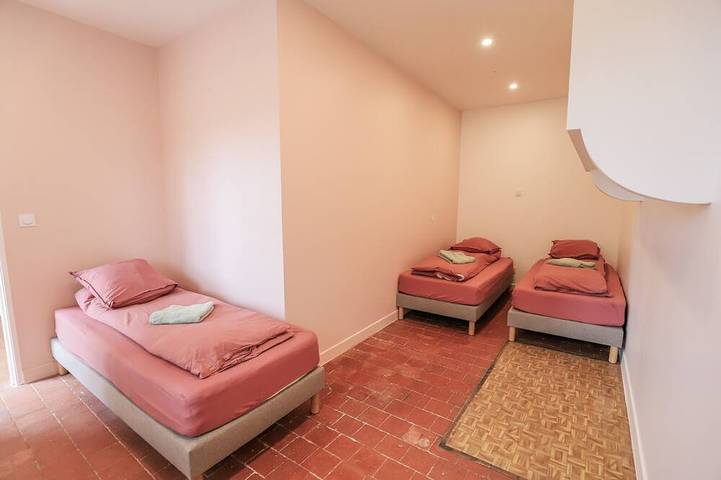 Location de vacances pour 45 personnes, avec jardin et terrasse, animaux acceptés à Millay - 3