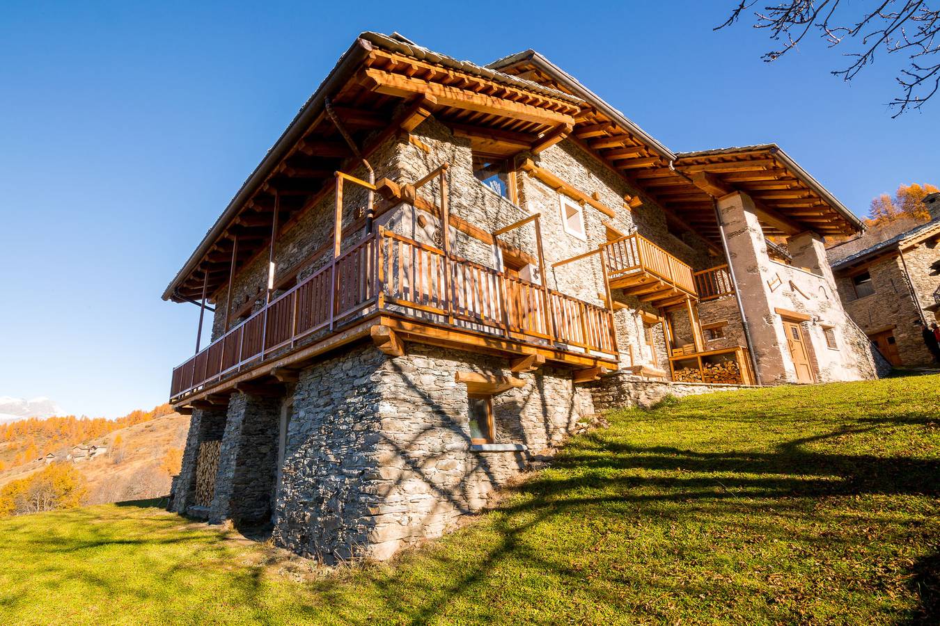 Chalet 'Civico 9' with Mountain View, Shared Garden and Wi-Fi in Marmora, Cuneo Province