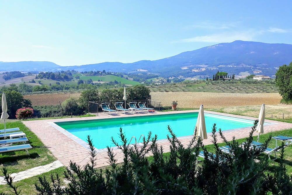 Wonderful private villa for 20 guests with A/C, Wifi, private pool, Tv, patio and panoramic view in Cetona, Chianti