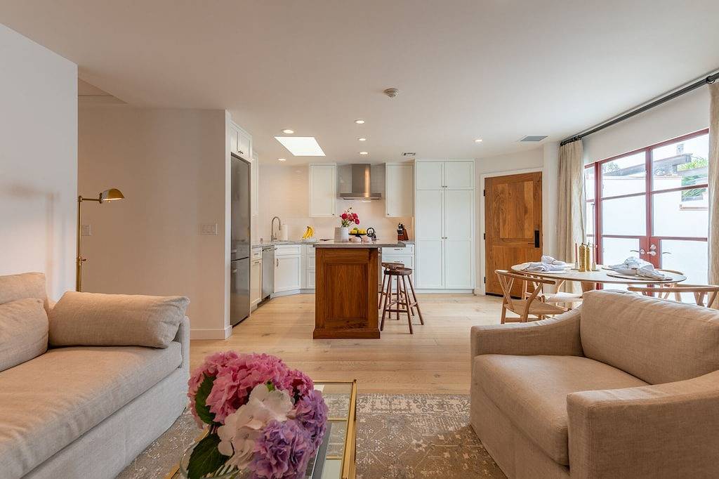 Ganze Wohnung, Carmel-By-The-Sea~~ Corner of Mission & 7th. ~~ 2 Bedroom Luxury Apartment in Monterey County