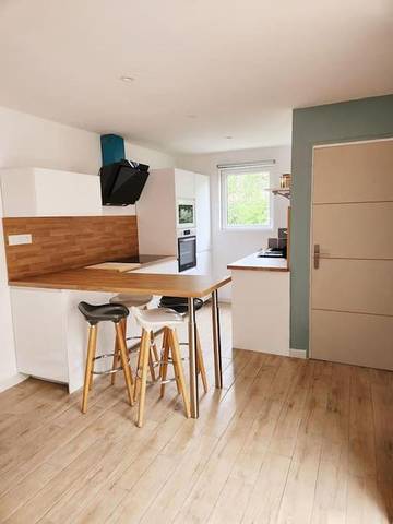 Location de vacances pour 2 personnes, avec jardin et vue ainsi que terrasse et piscine à Montbazin