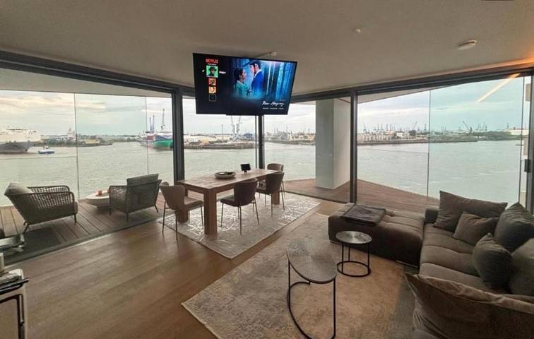 Ferienwohnung für 3 Personen, mit Balkon und Terrasse sowie Ausblick in HafenCity Hamburg