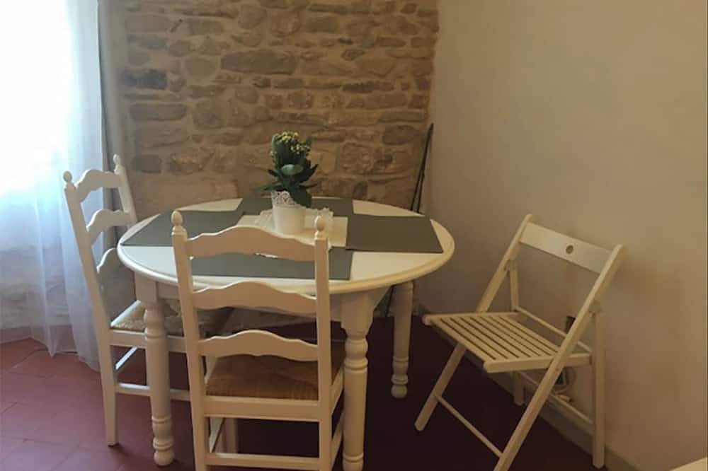 Appartement entier, 20 m Arênes de Nîmes Large studio / mezzanine in Nîmes, Région de Nîmes