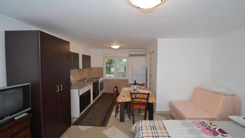 Apartament wakacyjny dla 3 osób, z ogród w Tivat