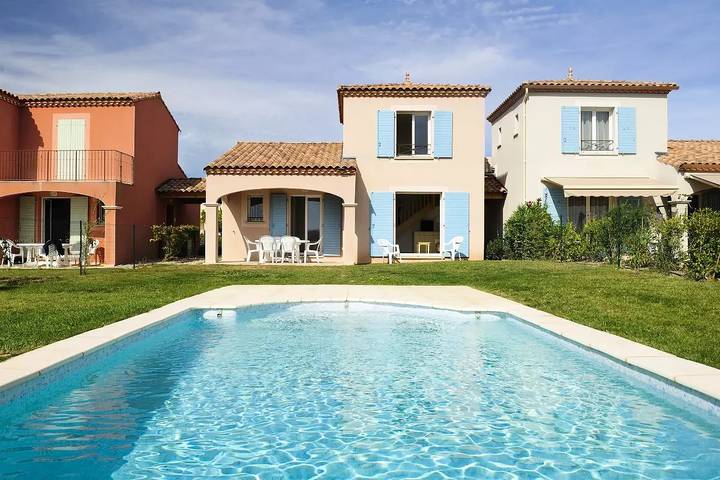 Villa for 4 people, with Terrace and Pool in Southern France