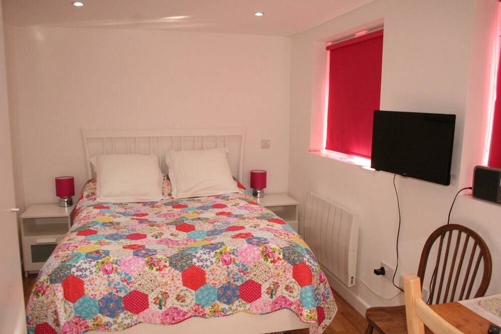 Apartamento entero, Nuevo estudio independiente con entrada independiente en una zona tranquila de lujo in Camden, Londres