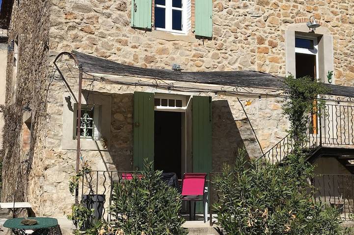 Cottage per 3 persone, con giardino in Gard