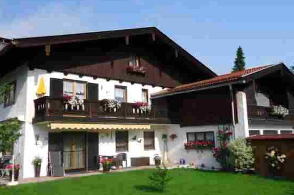 Entire apartment, Apartment 5 - Apartments Lohbinder (Fam. Holzer) in Rottach-Egern, Spitzingsee