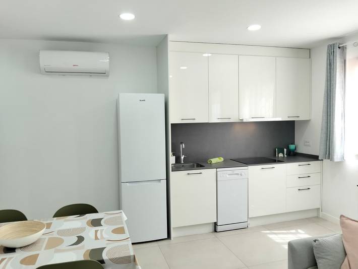 Entire apartment, Vacation Apartment 'Playa De Las Americas - Casa Lory' with Wi-Fi and Air Conditioning in San Eugenio Alto, Adeje