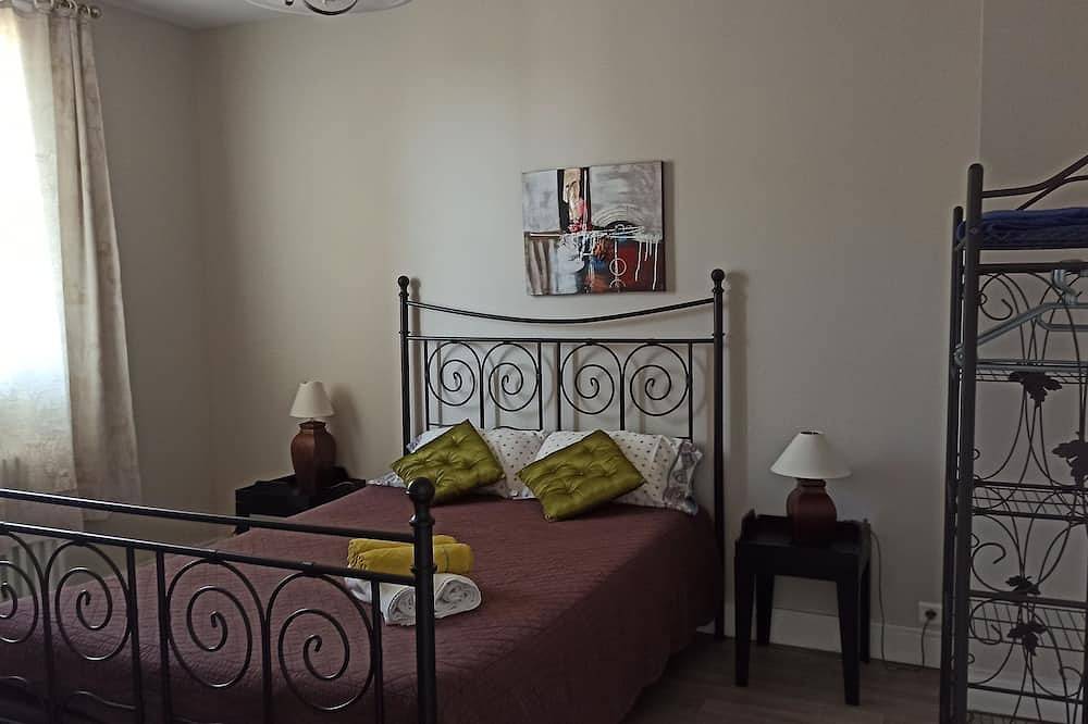 Entire apartment, Spacious, bright apartment 5 minutes from downtown Bourges. in Bourges, Bourges region