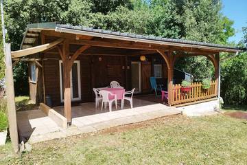 Maison de campagne pour 6 personnes, avec terrasse et jardin, animaux acceptés à Sainte-Nathalène