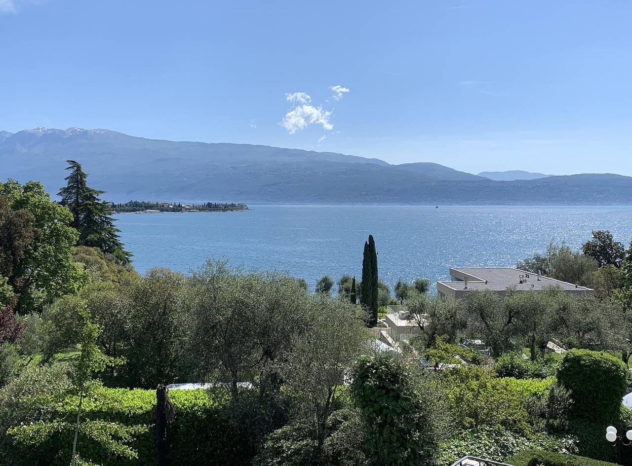 Entire apartment, Apartment 'Villa Bornico Anna' with Lake View, Wi-Fi and Air Conditioning in Maderno, Toscolano-Maderno