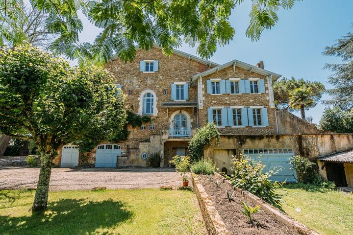 Gîte pour 14 personnes, avec piscine ainsi que balcon et jardin dans le Gers - 3