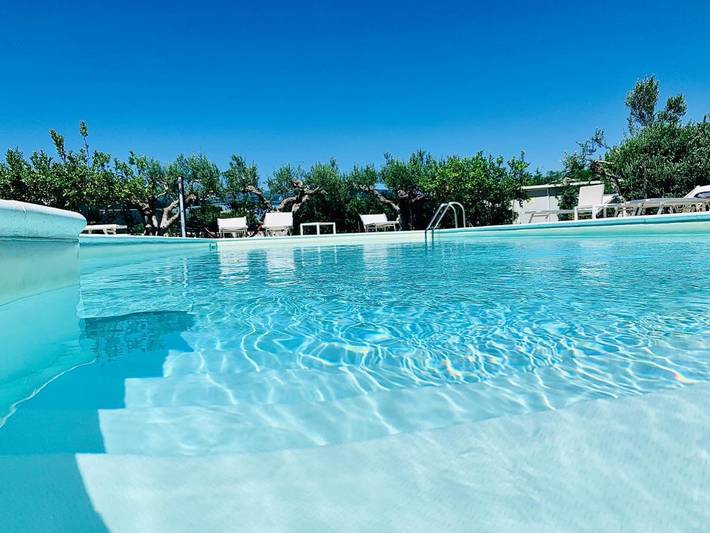 Club vacances pour 3 personnes, avec piscine et sauna ainsi que jardin et jacuzzi en Sicile - 2