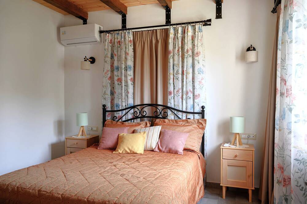 Daphne Cottage | Lioriza Houses Zakynthos in Kalamaki, Zakynthos