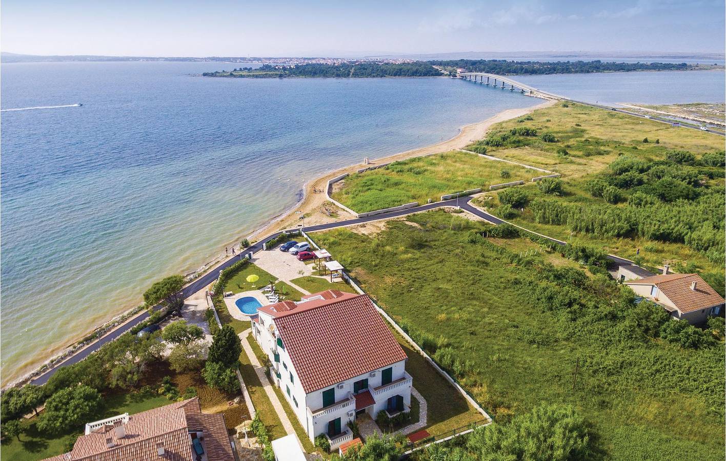 Geheel vakantieappartement, Vakantieappartement voor 7 personen met tuin in Privlaka, Zadar