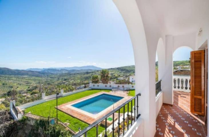 Casa rural para 20 personas, con Balcón y Terraza además de Jardín y Piscina en Casarabonela - 2