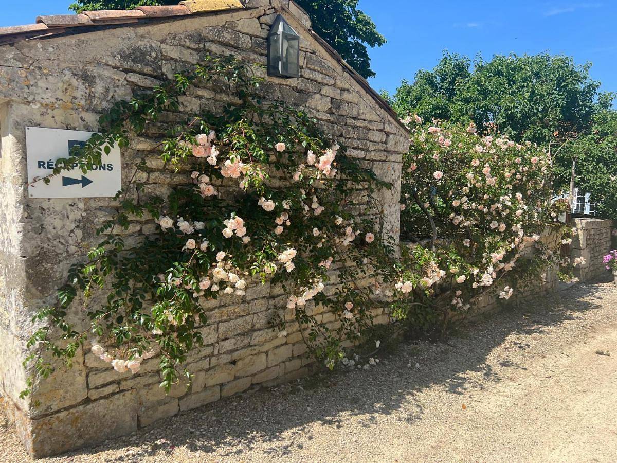 Double Room with Private Bathroom in Beauvoir-sur-Niort, Région de Niort