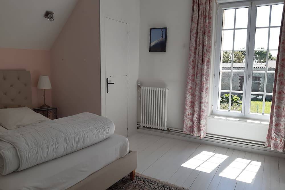 Charming house in a quiet location, 300 m from the sea in Lion-sur-Mer, Región de Caen