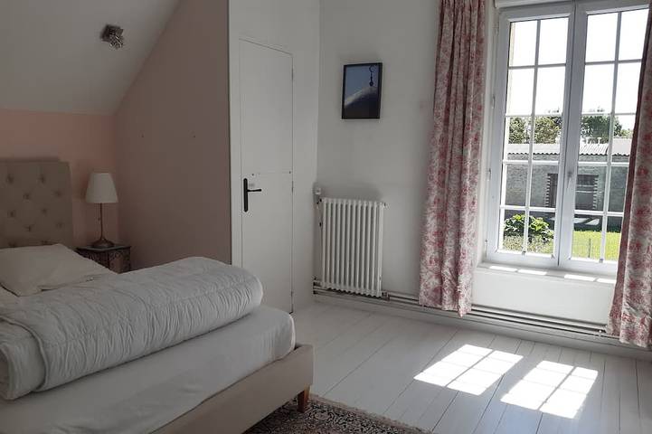 Charming house in a quiet location, 300 m from the sea in Lion-sur-Mer, Caen und Umgebung