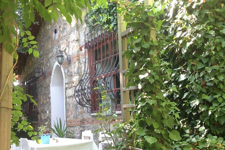 Gîte pour 4 personnes, avec jardin ainsi que piscine et terrasse