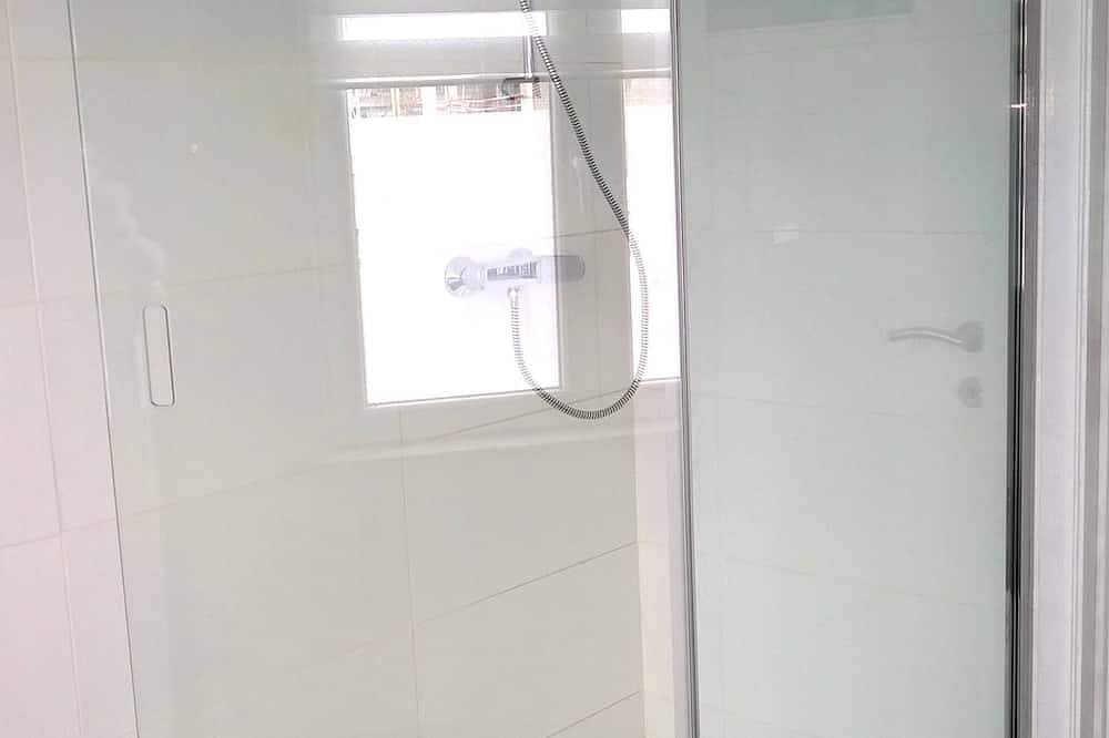 Entire apartment, Almost White, Near Train, Metro in Anderlecht, Flanders