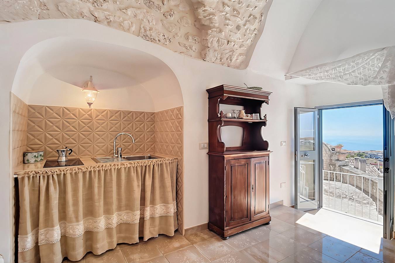 Studio entier, Studio 'Al Torrione 1' avec vue sur mer et climatisation in Monte Sant'Angelo, Gargano