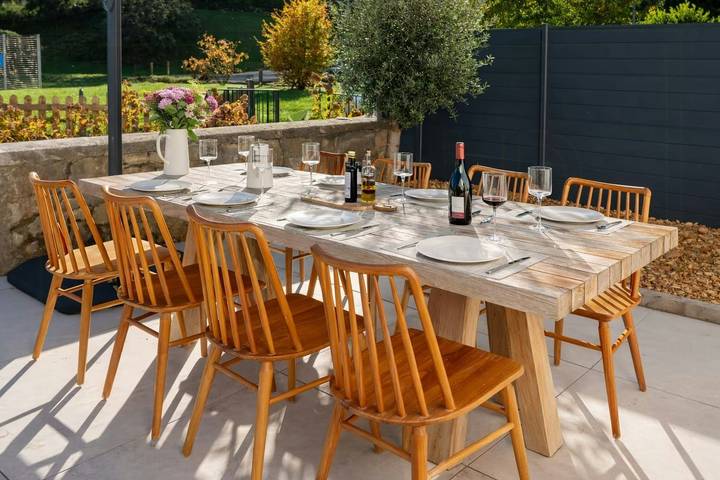 Location de vacances pour 8 personnes, avec Terrasse ainsi que Jardin et Sauna à Conjux