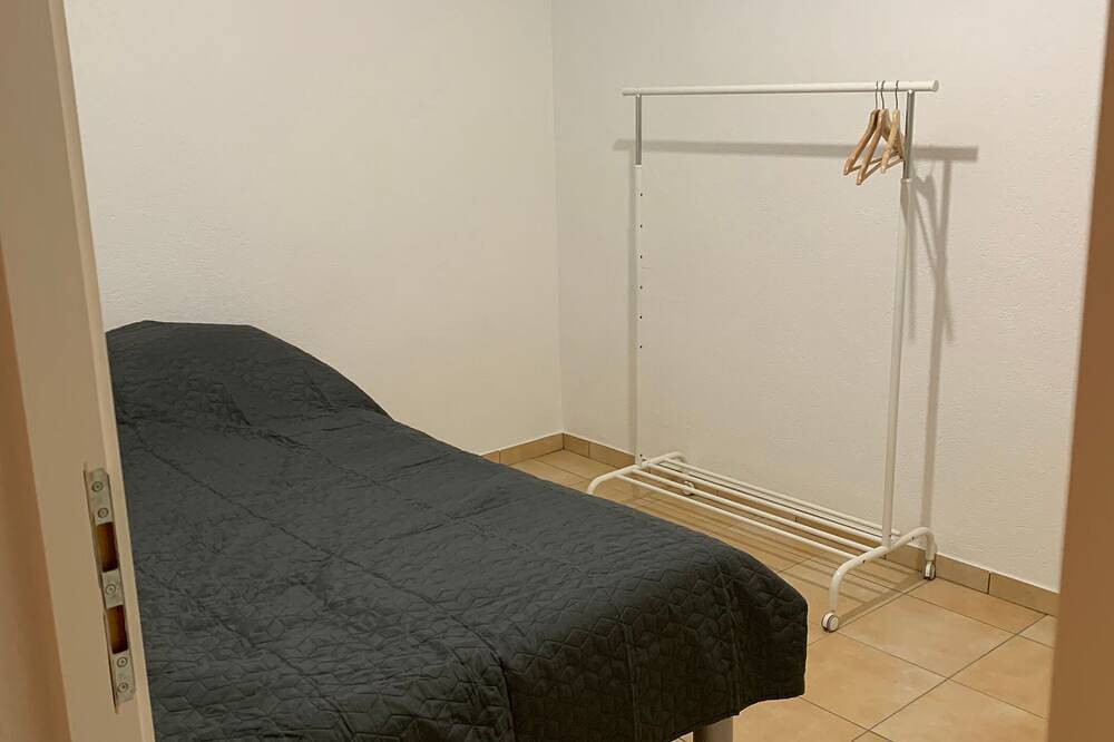 Apartamento entero, Apartamento de vacaciones Boudry para 1 - 4 personas con 1 dormitorio - Apartamento en casa unifamil in Boudry, Three-Lakes